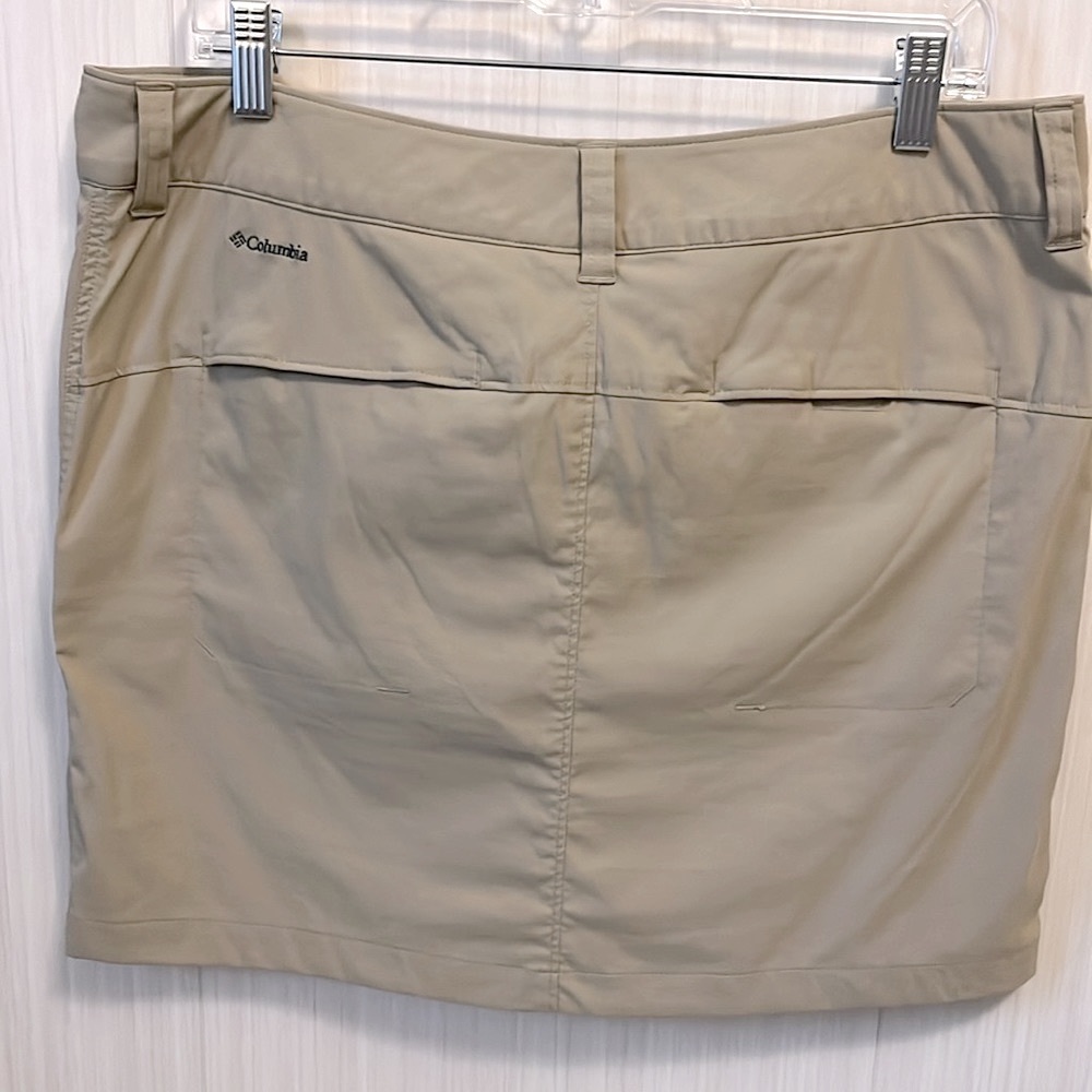 Columbia Trail Skort Women’s Size 12 OMNI-SHIELD fabric. Tan color. - Picture 8 of 15